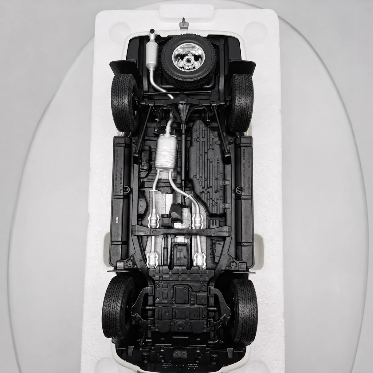 OEM Toyota 2015 Land Cruiser White 1:18 – Sammelobjekt aus Druckguss