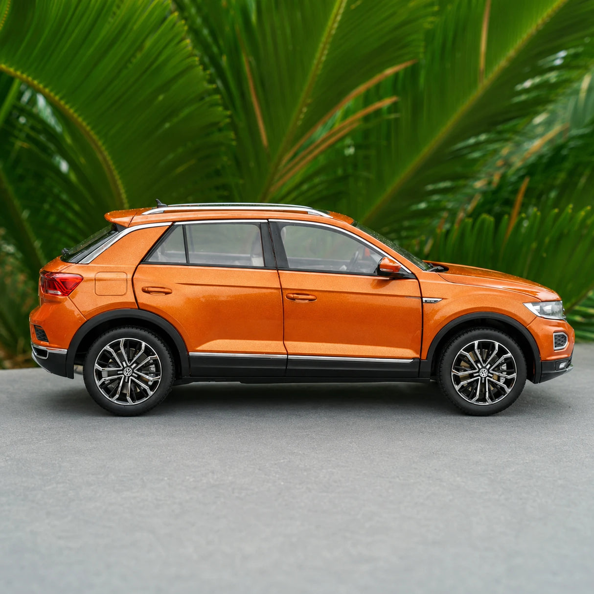 OEM Volkswagen 2017 T-Roc Orange 1:18 – Sammelobjekt aus Druckguss