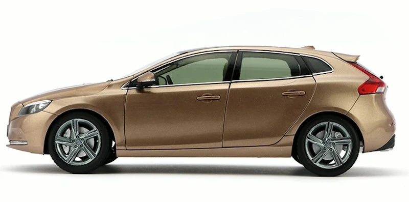 OEM Volvo 2016 V40 Brown 1:18 – Kolekcjonerski model odlewany z metalu