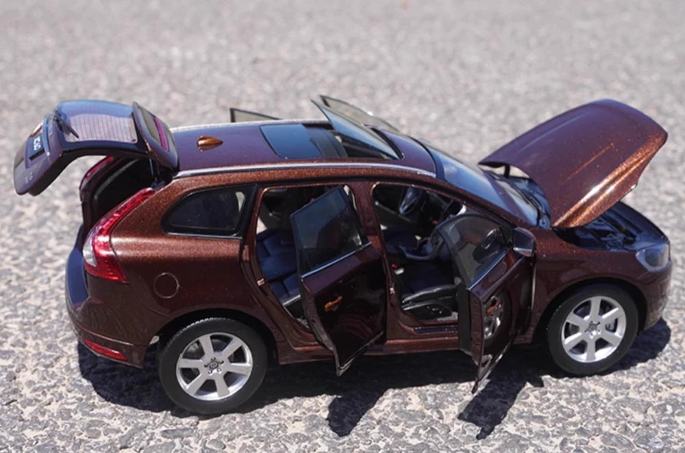 OEM Volvo 2016 XC60 Brown 1:18 – Kolekcjonerski model odlewany z metalu