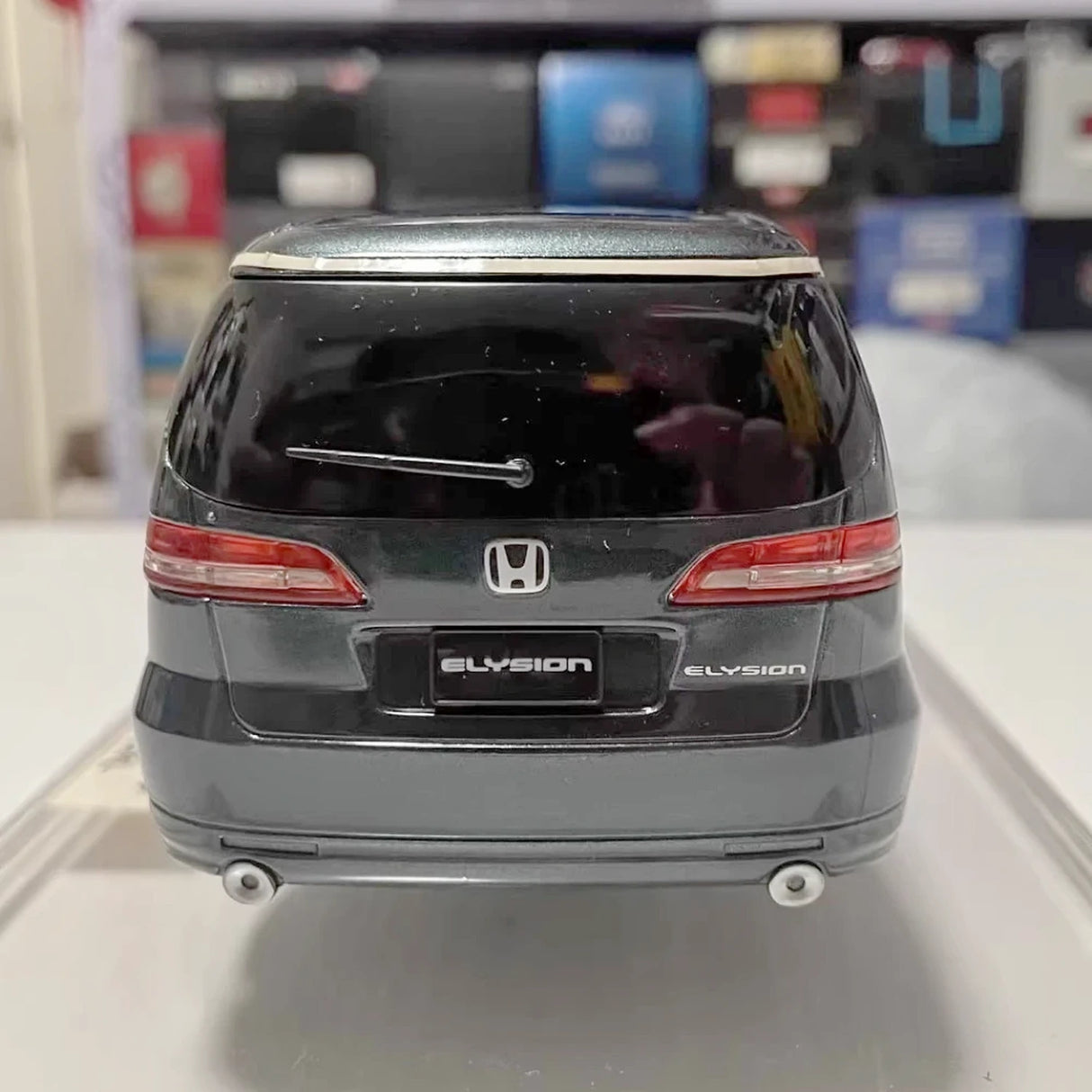 OEM Honda 2004 Elysion Green 1:24 – Kolekcjonerski model odlewany