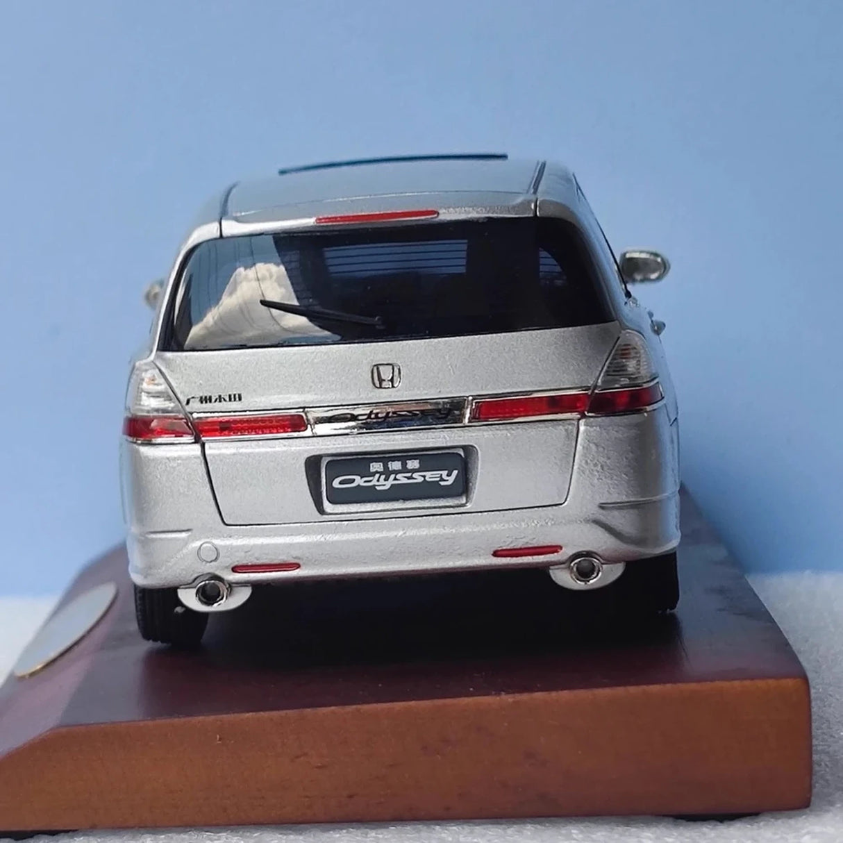 OEM Honda 2004 Odyssey RB1 Silver 1:24 – Kolekcjonerski model odlewany
