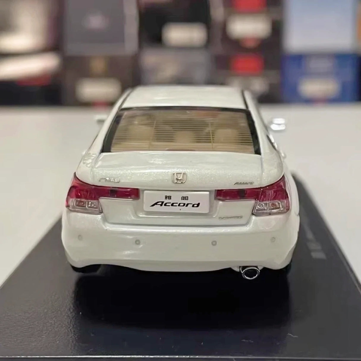 OEM Honda 2010 Accord White 1:43 – Collectible Diecast Model Die-Cast