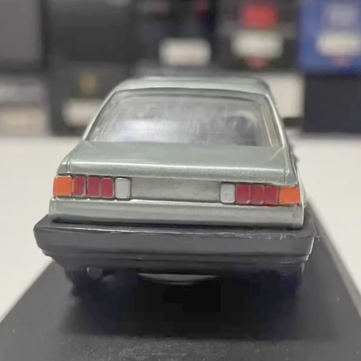 OEM Volkswagen 1985 Santana B2 Green 1:43 – Collectible Diecast Model Die-Cast