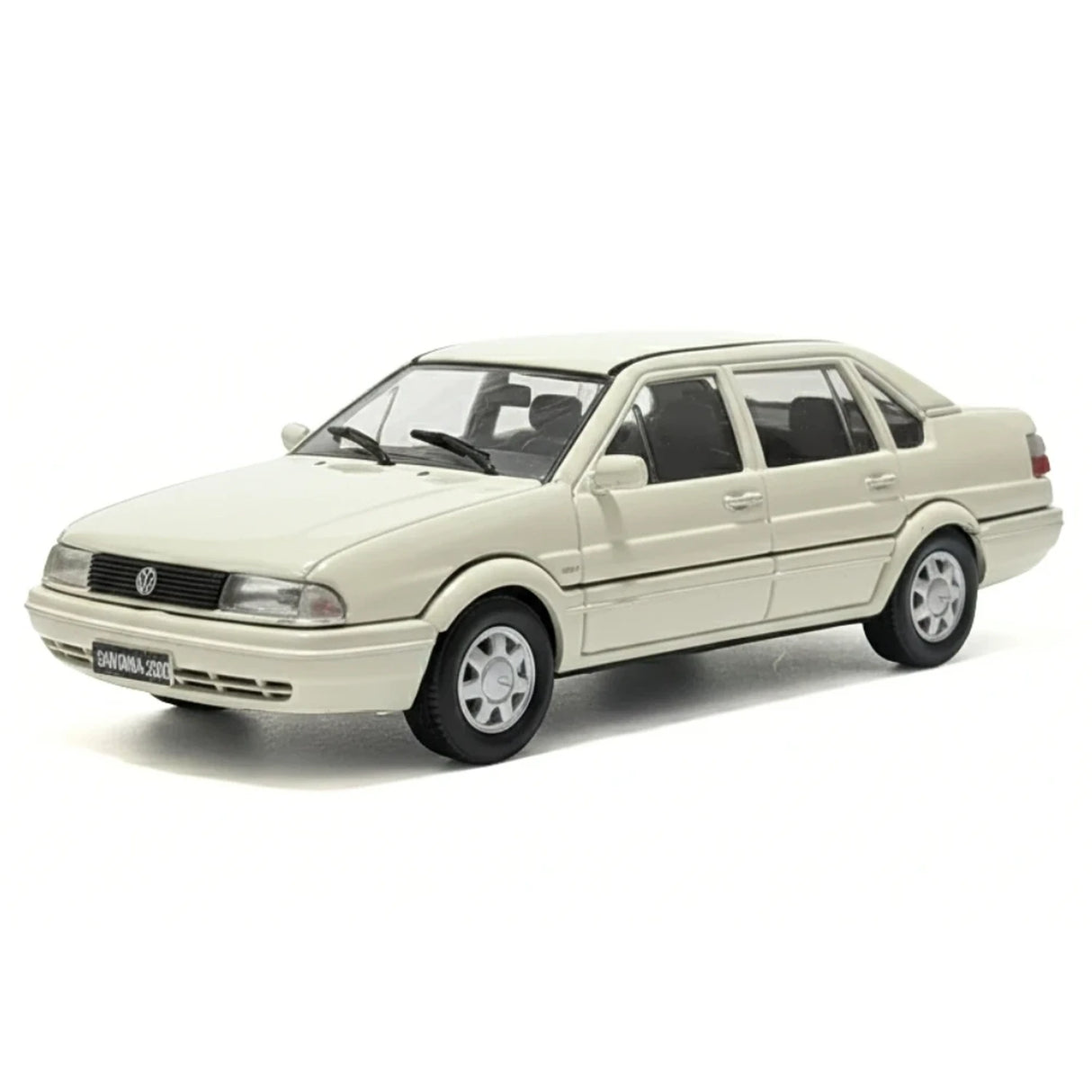 OEM Volkswagen 1999 Santana 2000 White 1:43 – Keräilyesineitä valuvalumalleja