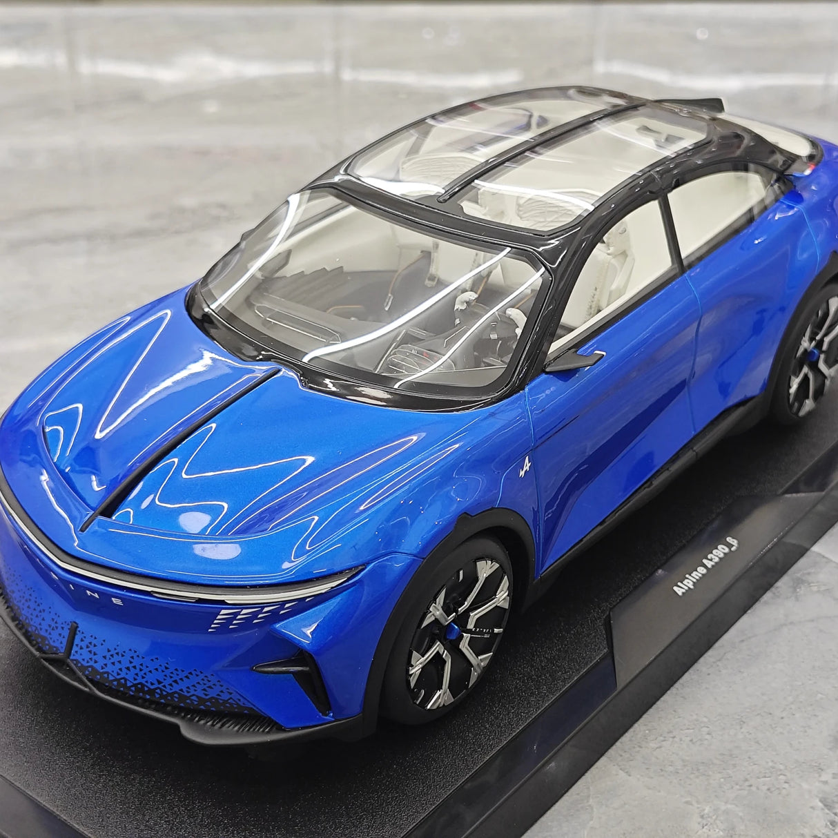 OTTO Alpine 2024 A390 베타 스페큘러 블루 1:18 – 수집용 레진 모델 레진