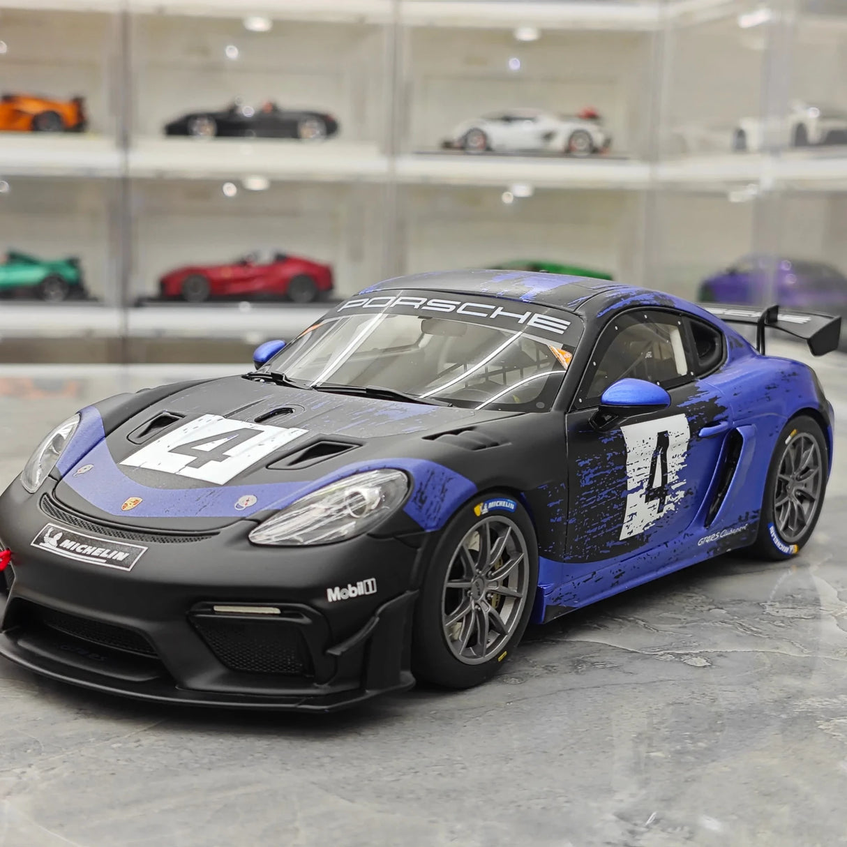 1:18 Porsche 2021 718 Cayman GT4 RS Clubsport #4 model car by OTTO - view 3