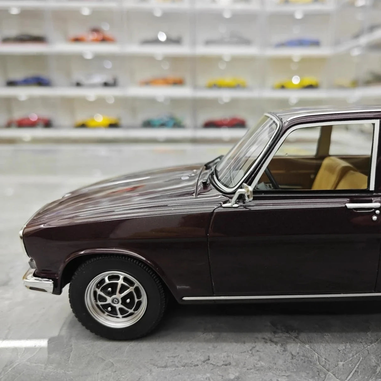 OTTO Renault 1974 16 TX Wine 1:18 – Resina Modelo de Resina de Coleção
