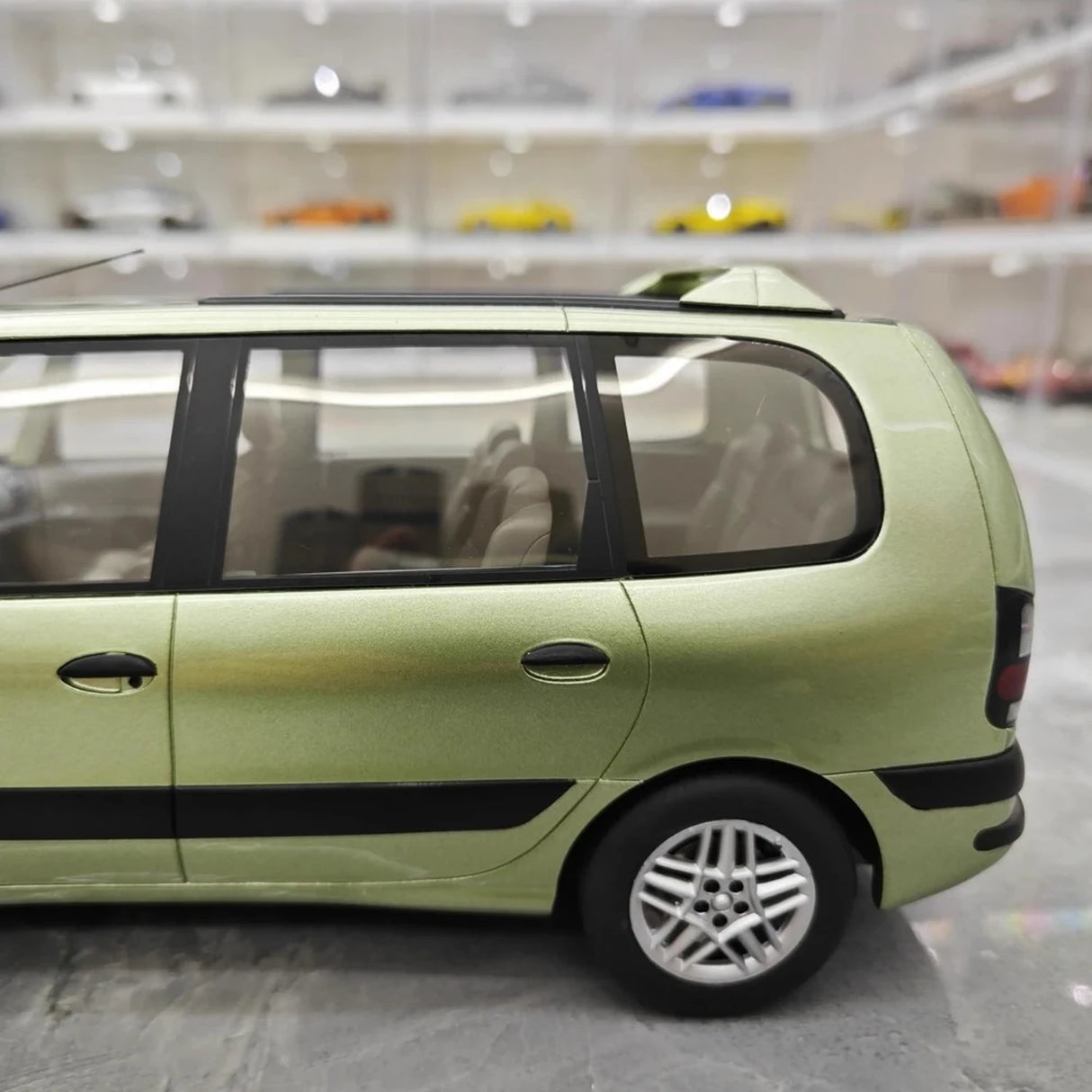 OTTO Renault 2000 Espace 3 Green 1:18 – Resina de Modelo de Resina de Coleção