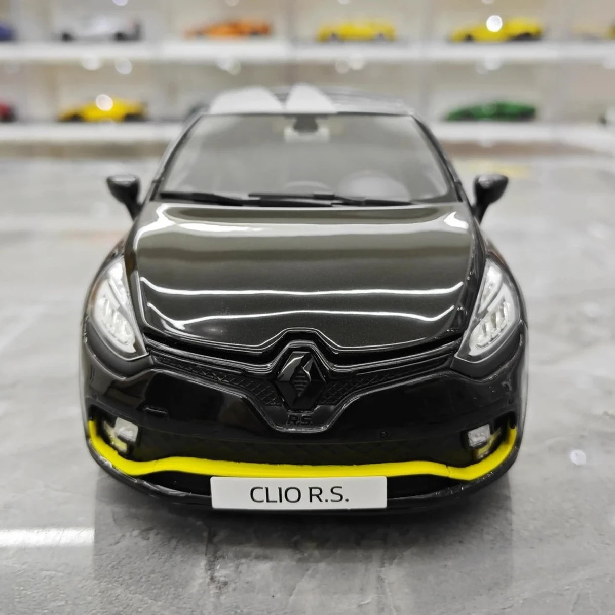 OTTO Renault 2018 Clio 4 RS 18 Black 1:18 – Resina de Modelo de Resina de Coleção