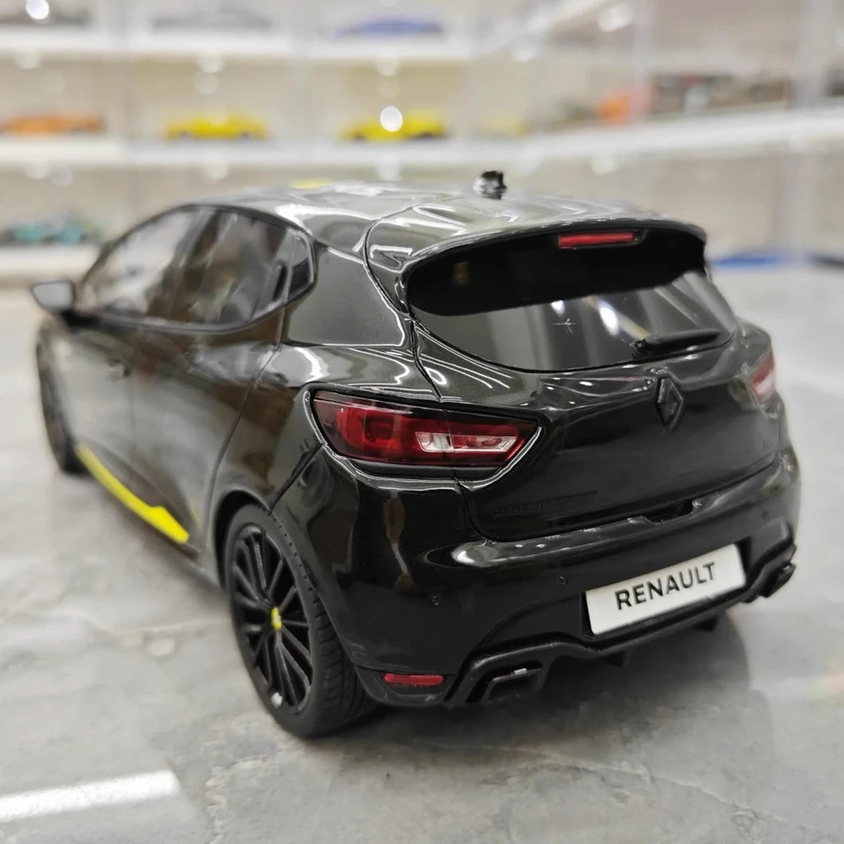OTTO Renault 2018 Clio 4 RS 18 Black 1:18 – Resina de Modelo de Resina de Coleção