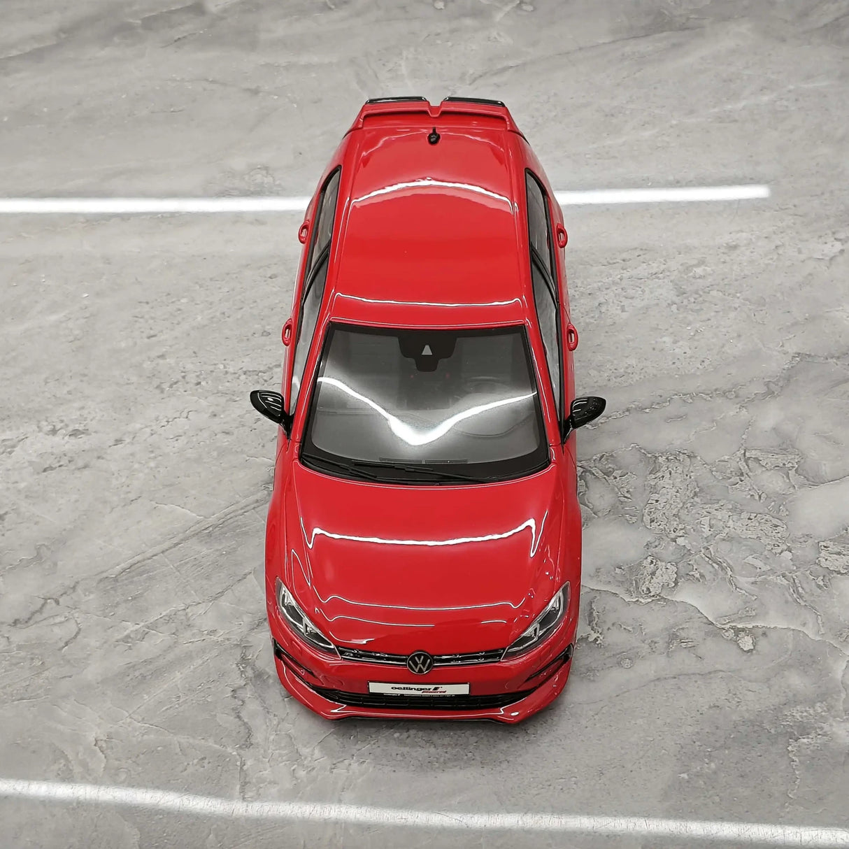 OTTO Volkswagen 2017 Golf 7.5 R Red 1:18 – نموذج راتنج قابل للجمع