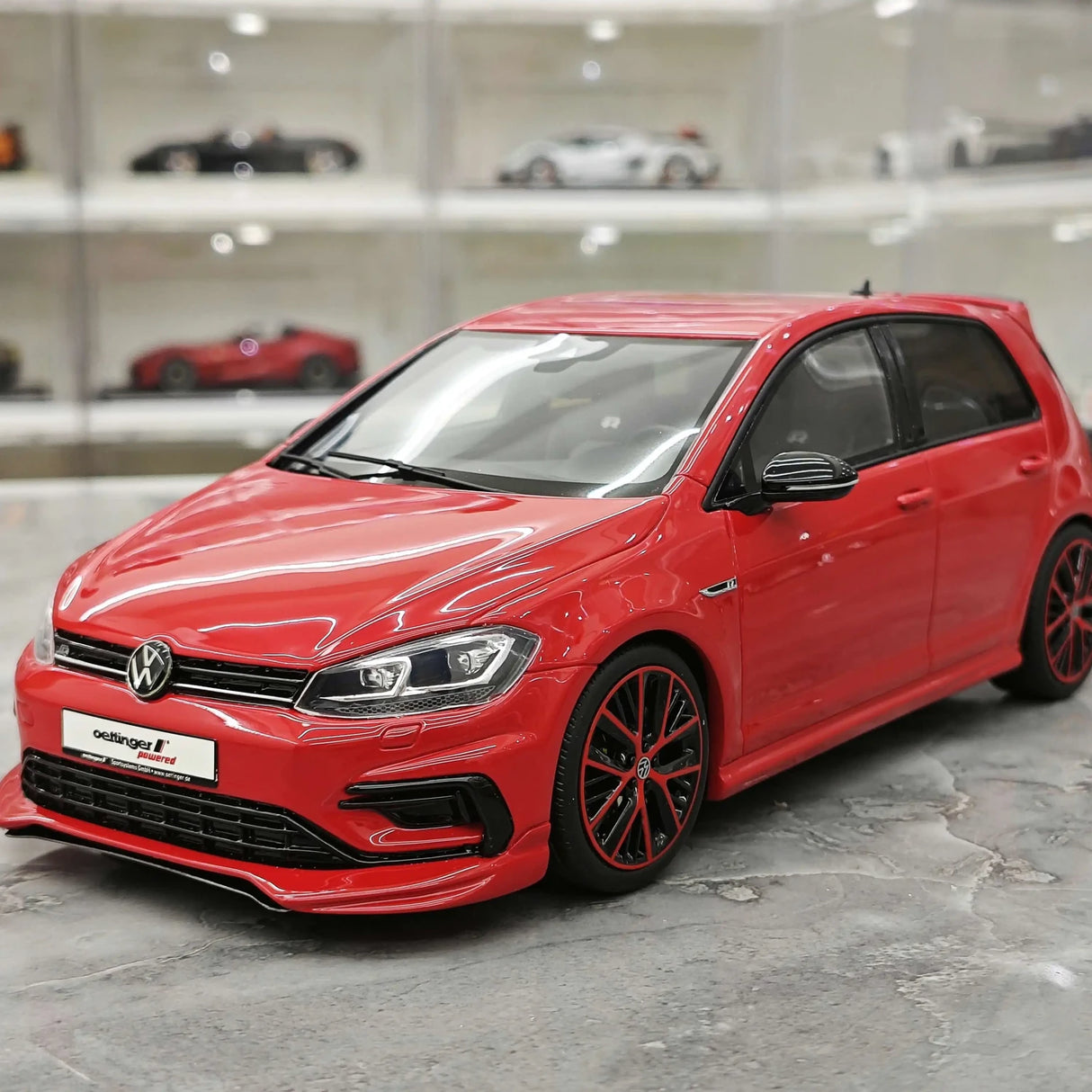 OTTO Volkswagen 2017 Golf 7.5 R Red 1:18 – نموذج راتنج قابل للجمع