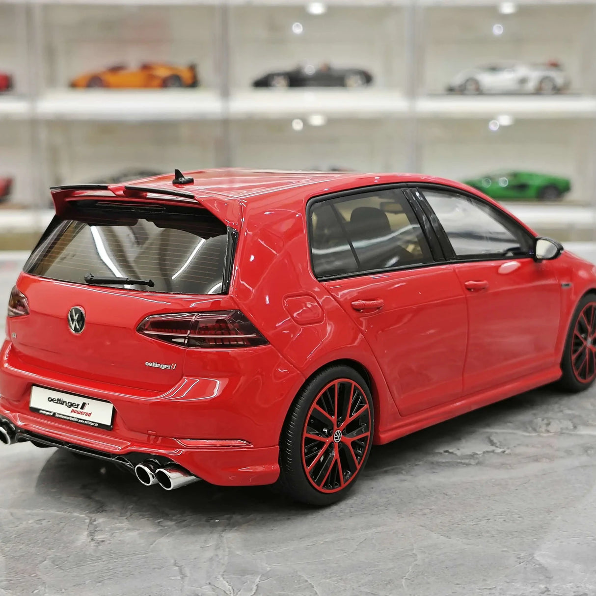 OTTO Volkswagen 2017 Golf 7.5 R Red 1:18 – نموذج راتنج قابل للجمع