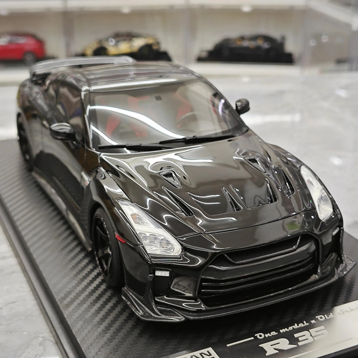 نموذج واحد Nissan 2007 GT-R R35 بلاك 1:18 – راتنج نموذجي قابل للجمع