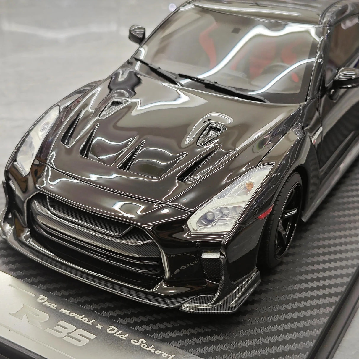 نموذج واحد Nissan 2007 GT-R R35 بلاك 1:18 – راتنج نموذجي قابل للجمع