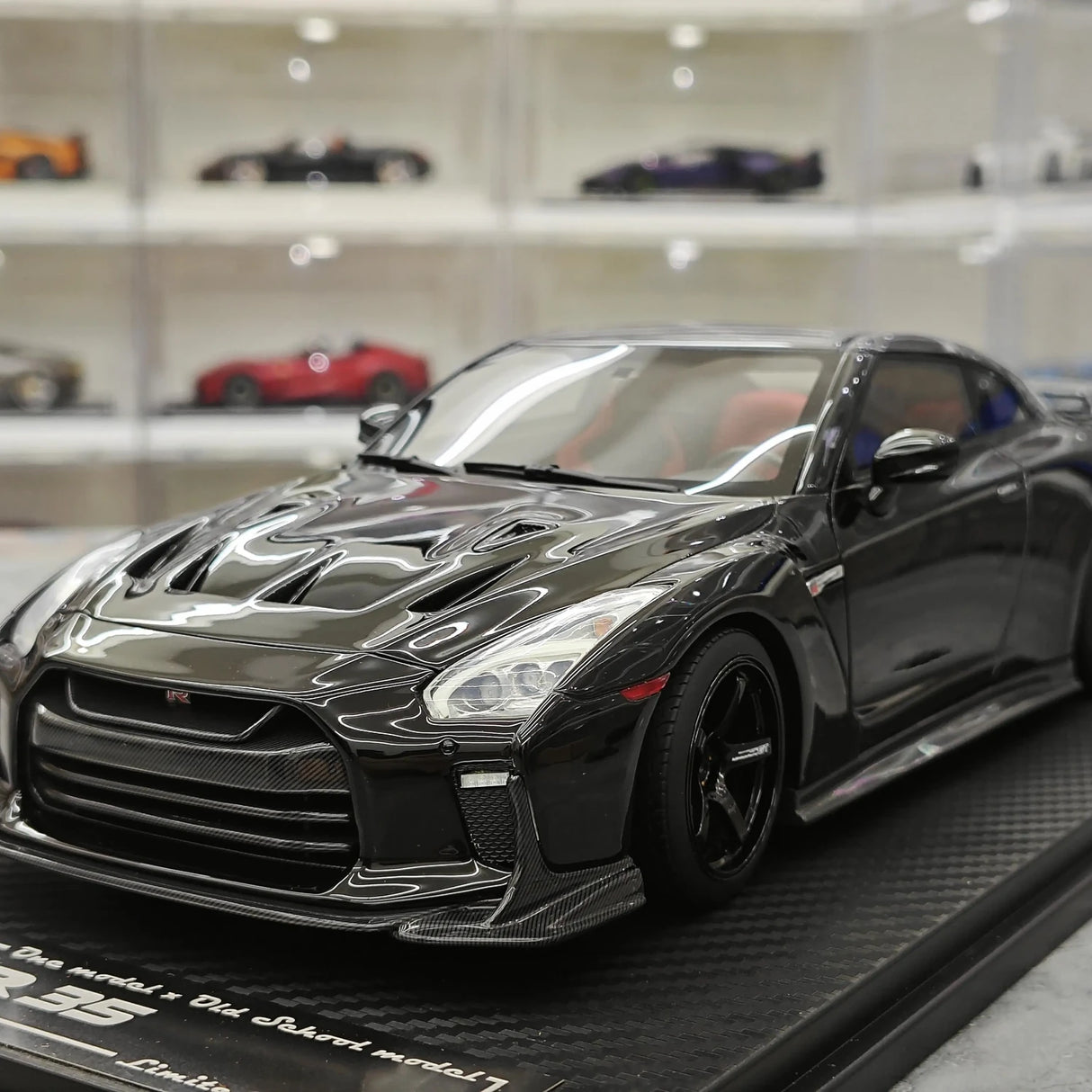 نموذج واحد Nissan 2007 GT-R R35 بلاك 1:18 – راتنج نموذجي قابل للجمع