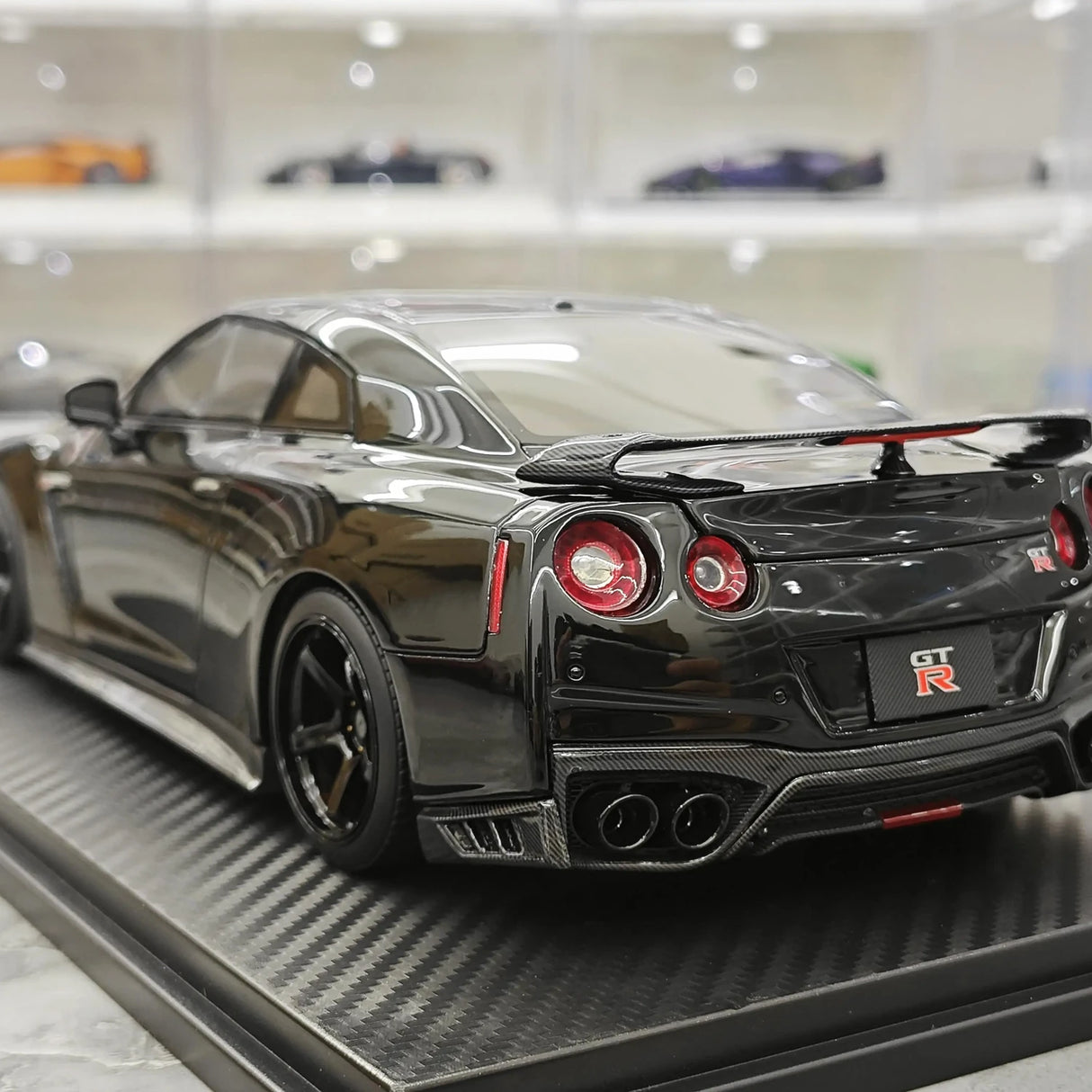 نموذج واحد Nissan 2007 GT-R R35 بلاك 1:18 – راتنج نموذجي قابل للجمع