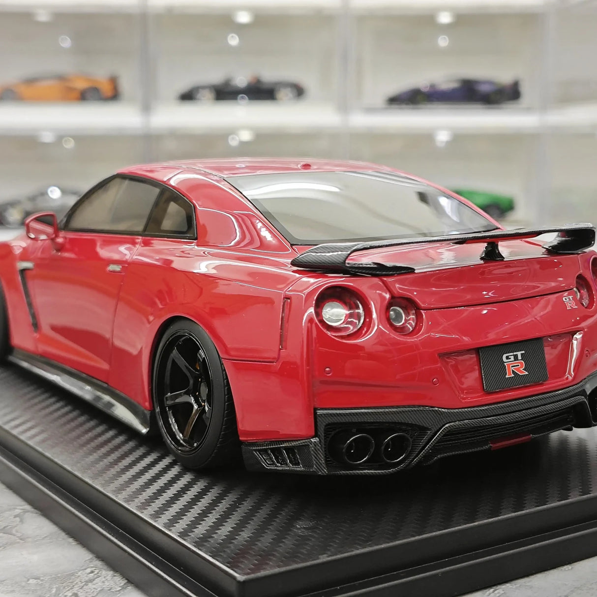 One Model Nissan 2007 GT-R R35 Red 1:18 – Collectible Resin Model Resin
