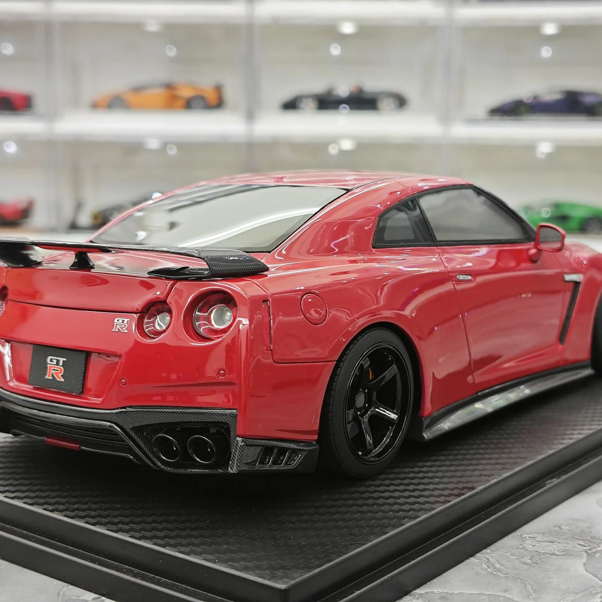 One Model Nissan 2007 GT-R R35 Red 1:18 – Collectible Resin Model Resin