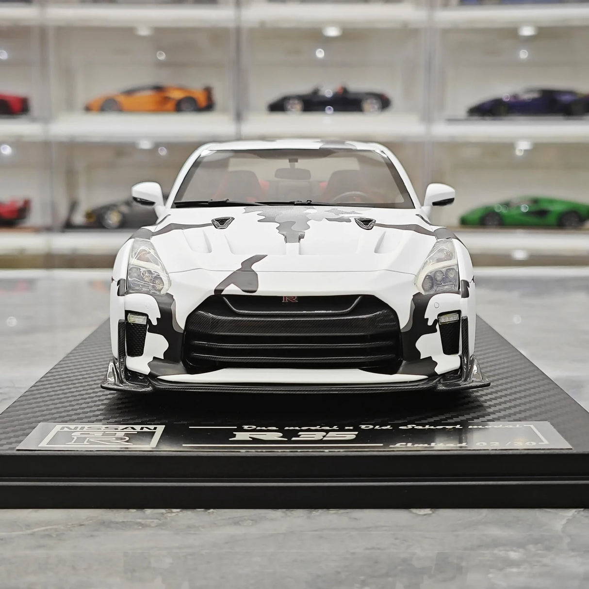 One Model Nissan 2007 GT-R R35 White Camouflage 1:18 – Collectible Resin Model Resin