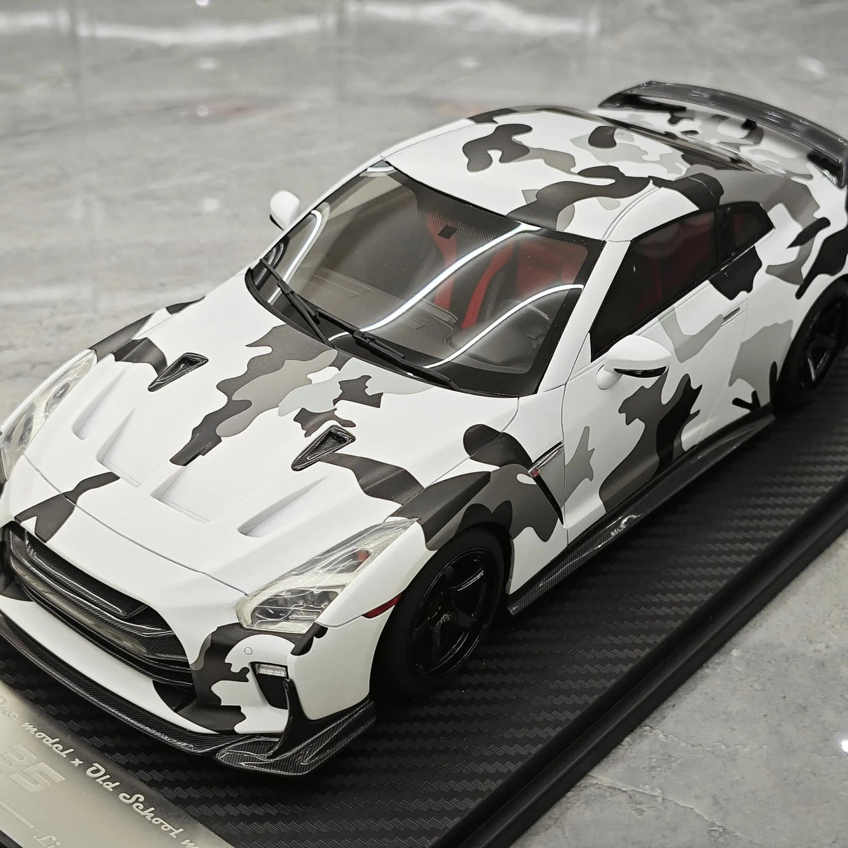 One Model Nissan 2007 GT-R R35 White Camouflage 1:18 – Collectible Resin Model Resin
