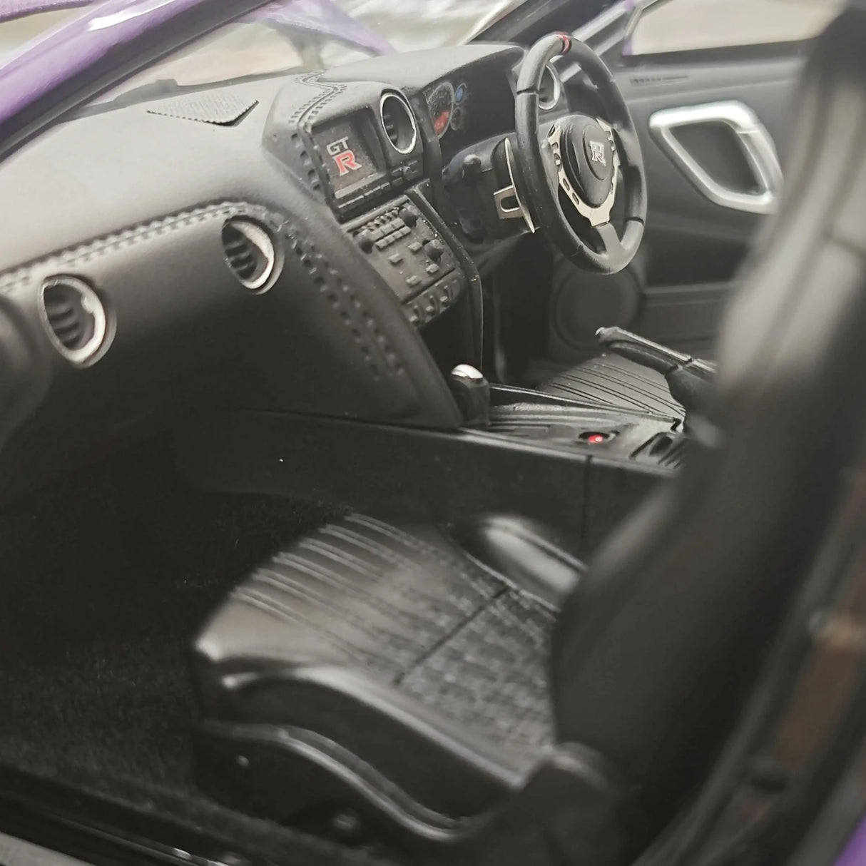 PGM Nissan 2007 GT-R R35 LB ووركس بنفسجي 1:18 – نموذج معدني قابل للجمع من القالب المصبوب