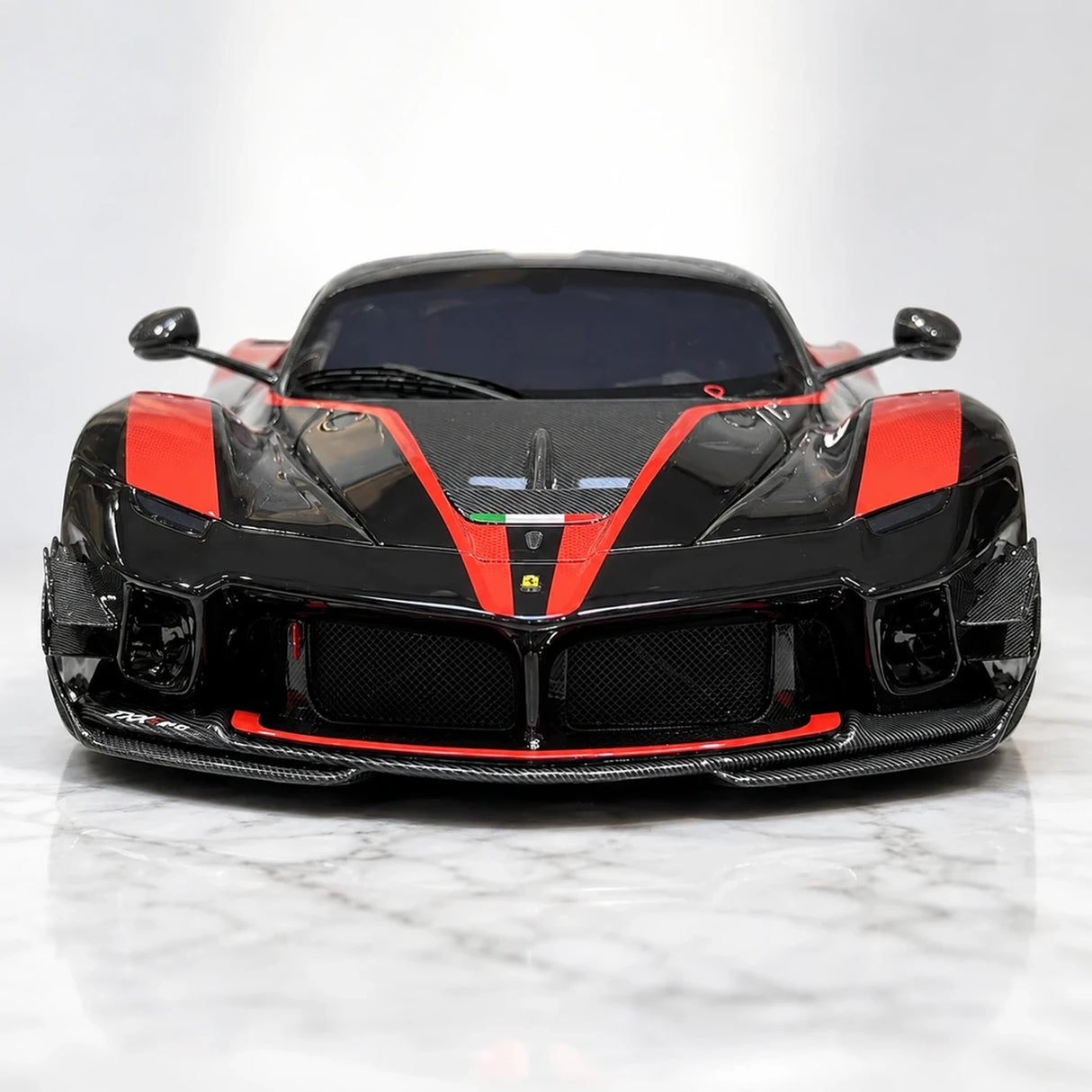 Runner Ferrari 2017 FXX-K Evo Black 1:18 – راتنج نموذجي قابل للجمع