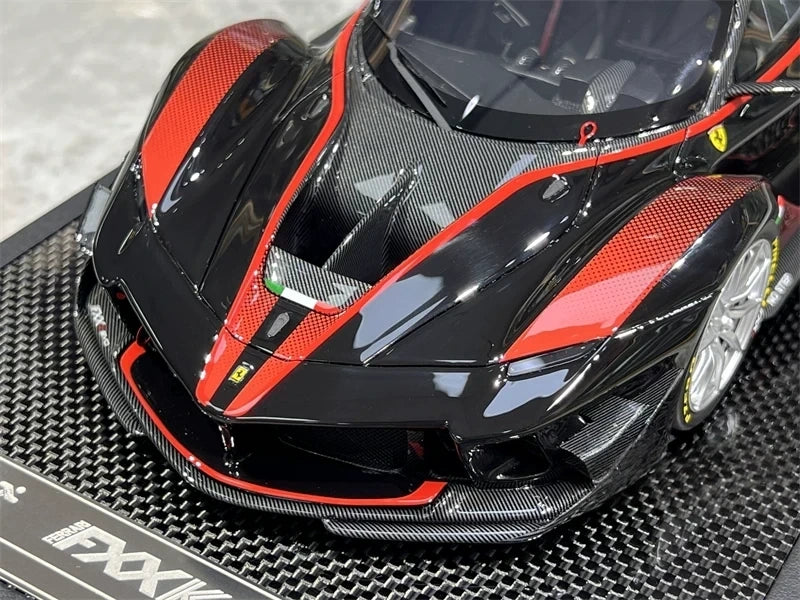 Runner Ferrari 2017 FXX-K Evo Black 1:18 – راتنج نموذجي قابل للجمع