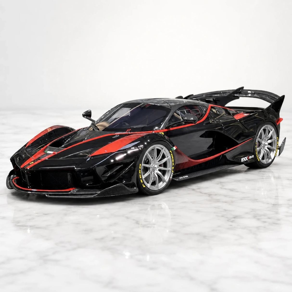 Runner Ferrari 2017 FXX-K Evo Black 1:18 – راتنج نموذجي قابل للجمع