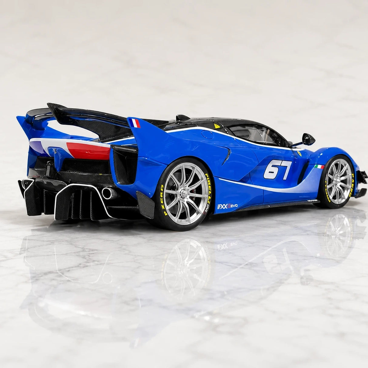 Runner Ferrari 2017 FXX-K Evo Blue 1:18 – راتنج نموذجي قابل للجمع