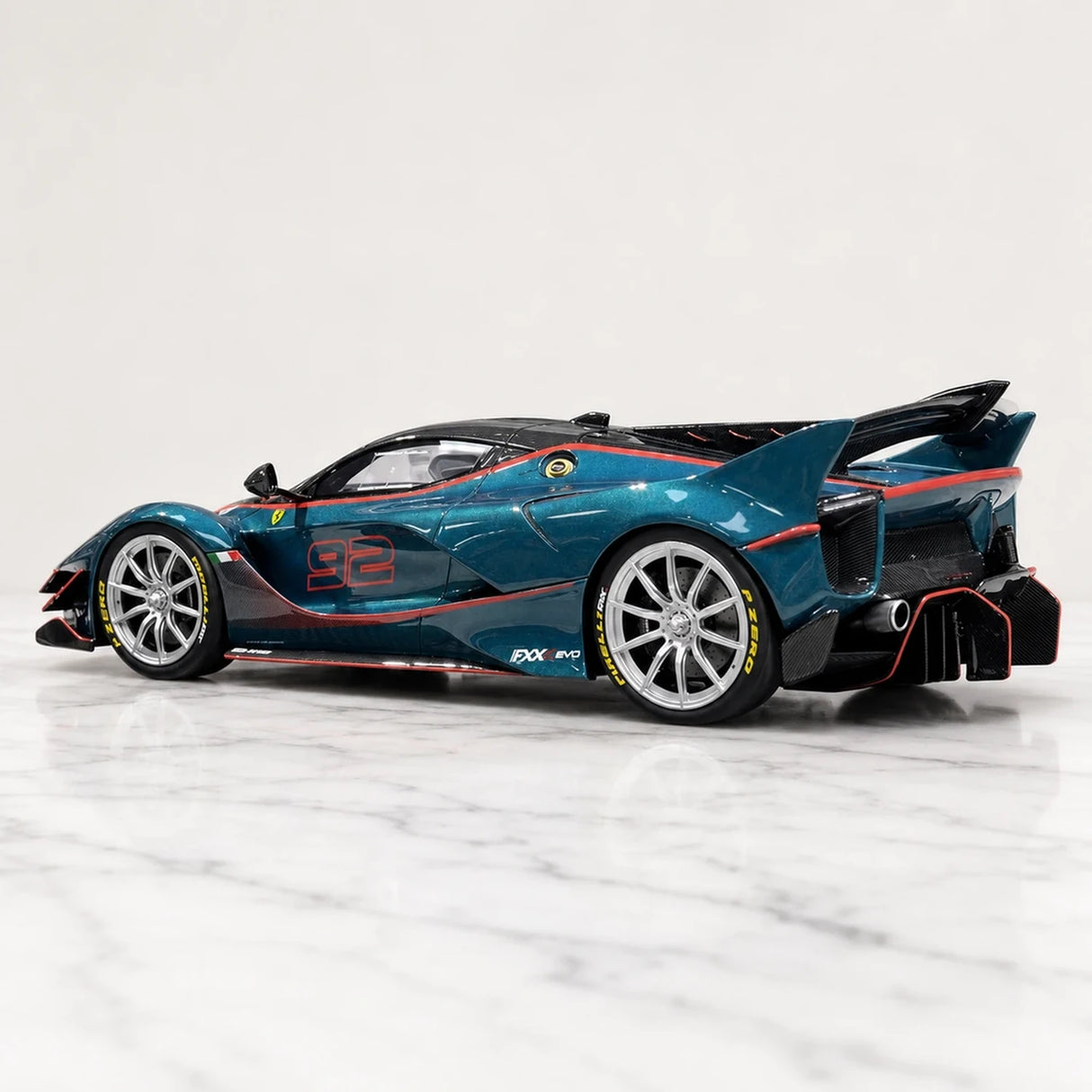 Runner Ferrari 2017 FXX-K Evo Cyan 1:18 – samlarobjekt resinmodellresin