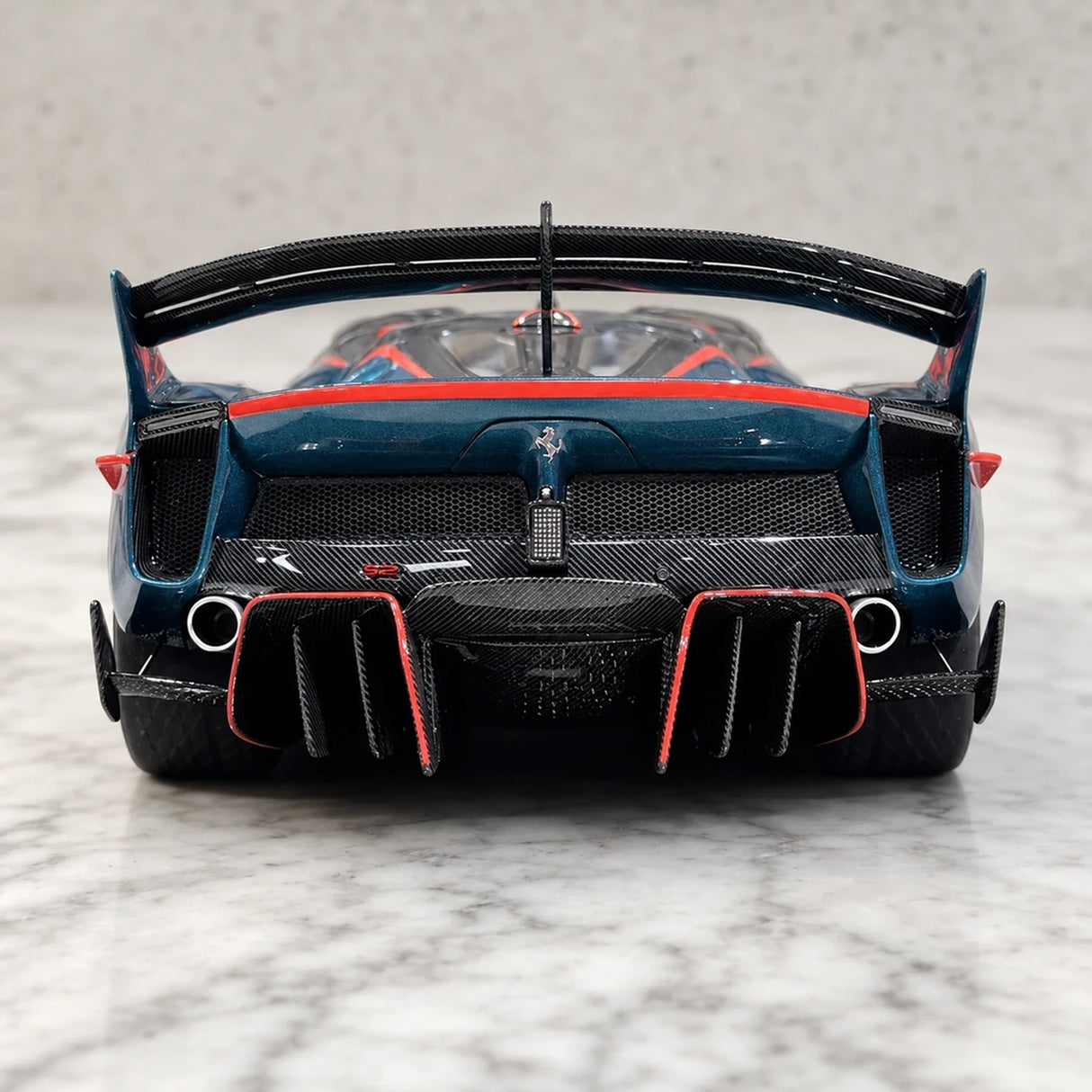 Runner Ferrari 2017 FXX-K Evo Cyan 1:18 – samlarobjekt resinmodellresin