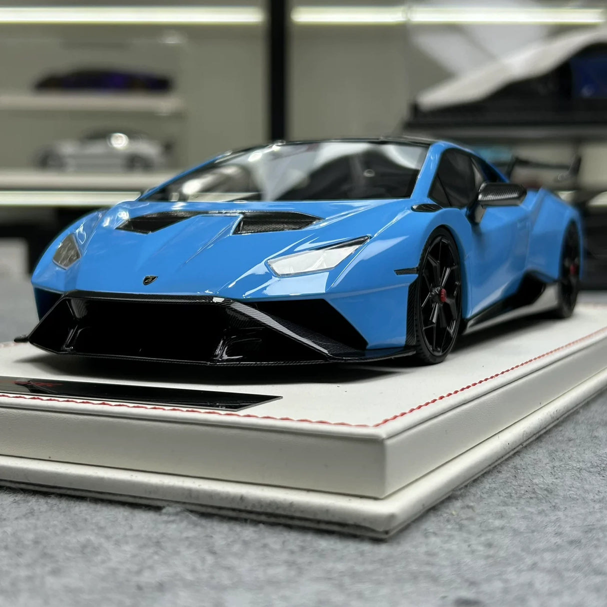 Runner Lamborghini 2021 Huracan STO Novitec Blue 1:18 – نموذج راتنج قابل للجمع