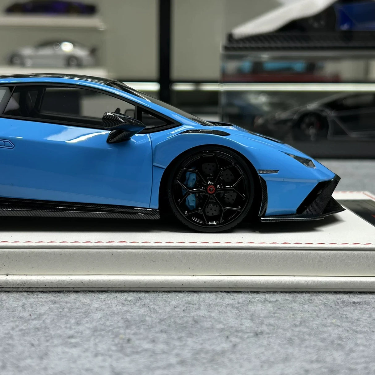 Runner Lamborghini 2021 Huracan STO Novitec Blue 1:18 – نموذج راتنج قابل للجمع