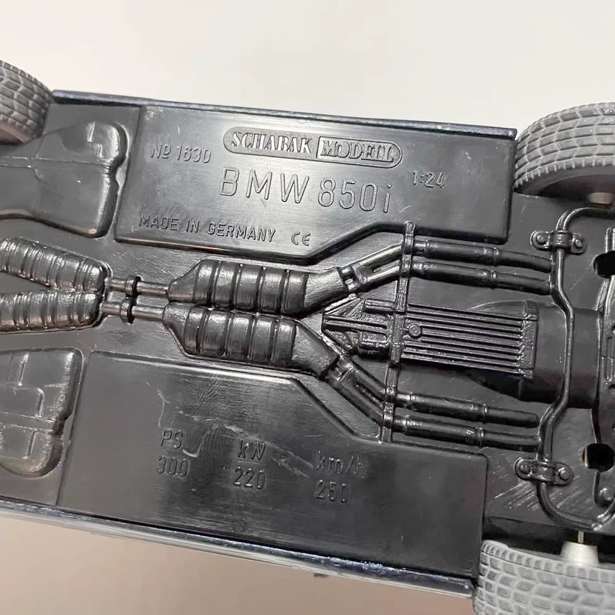 Schabak BMW 1990 E31 850i coupe Blue 1:24 – kolekcjonerski model odlewany z ciśnieniowym odlewem