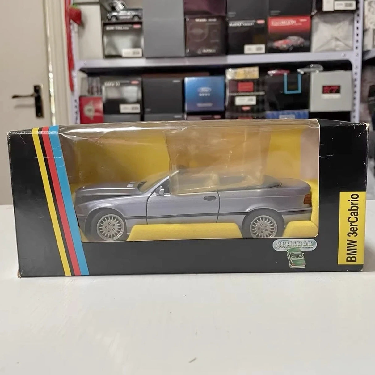 Schabak BMW 1995 E36 325 Cabrio Blue 1:24 – kolekcjonerski model odlewany z odlewu
