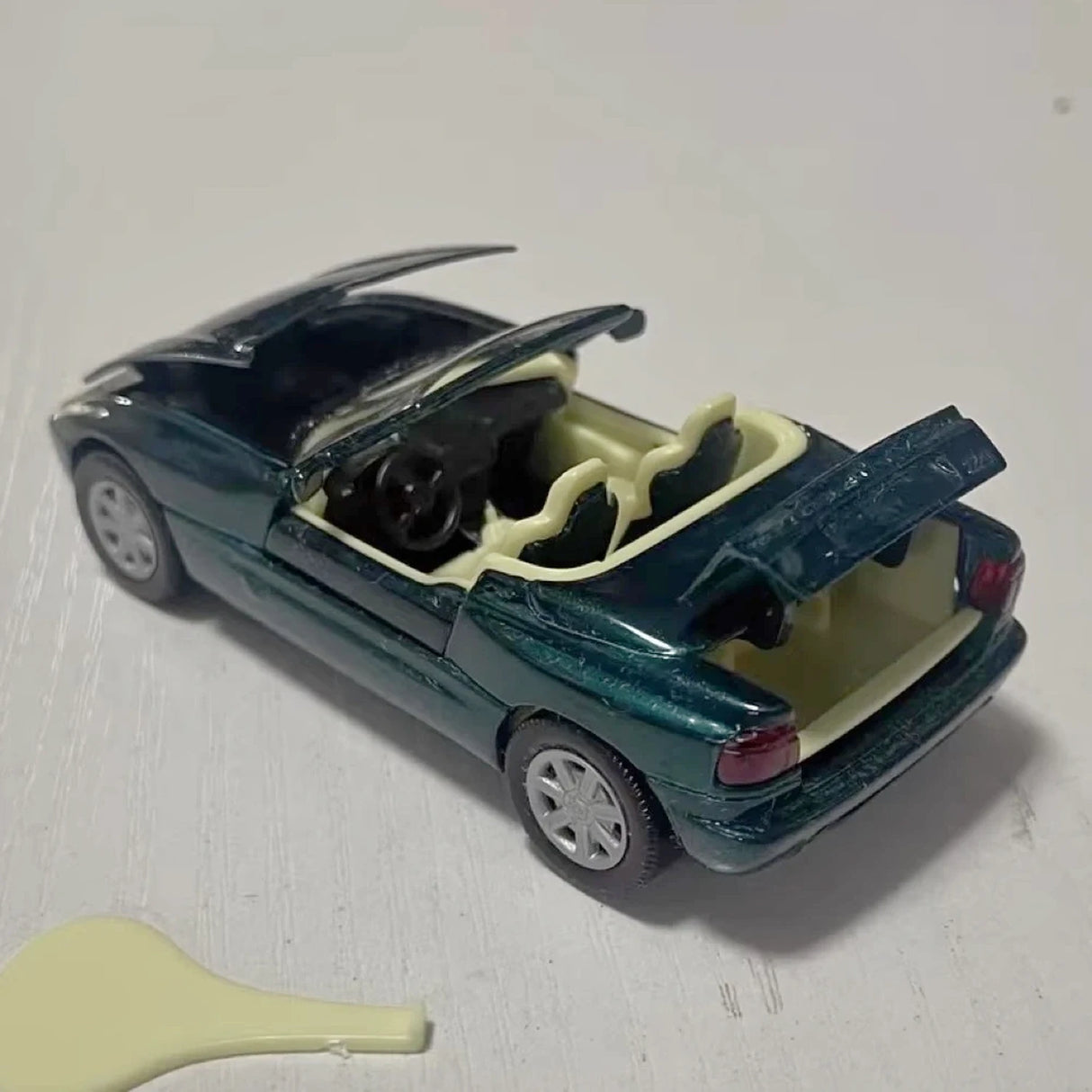 Schabak BMW 1989 E30 Z1 Green 1:43 – Collectible Diecast Model Die-Cast