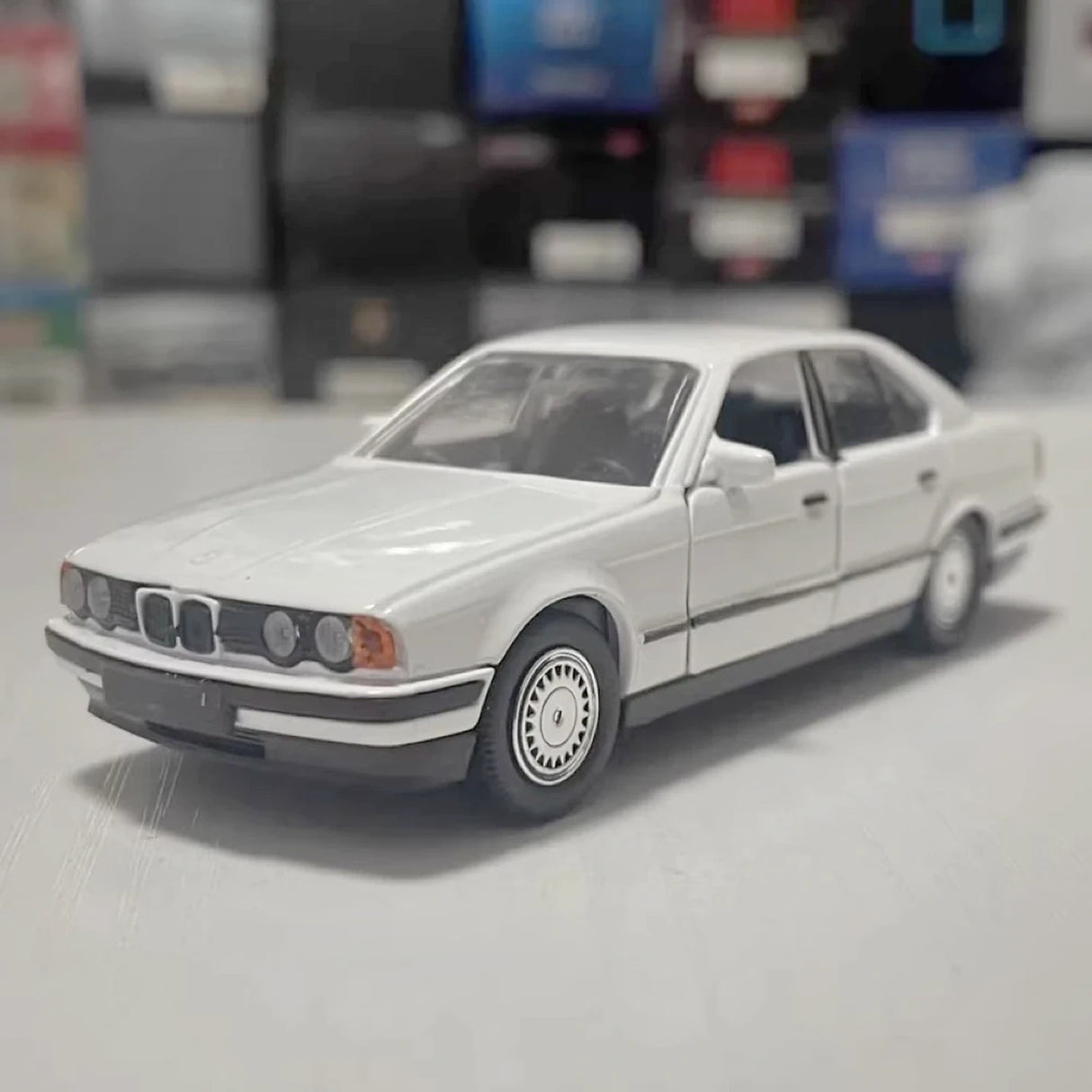 Schabak BMW 1989 E34 535i White 1:43 – Collectible Diecast Model Die-Cast