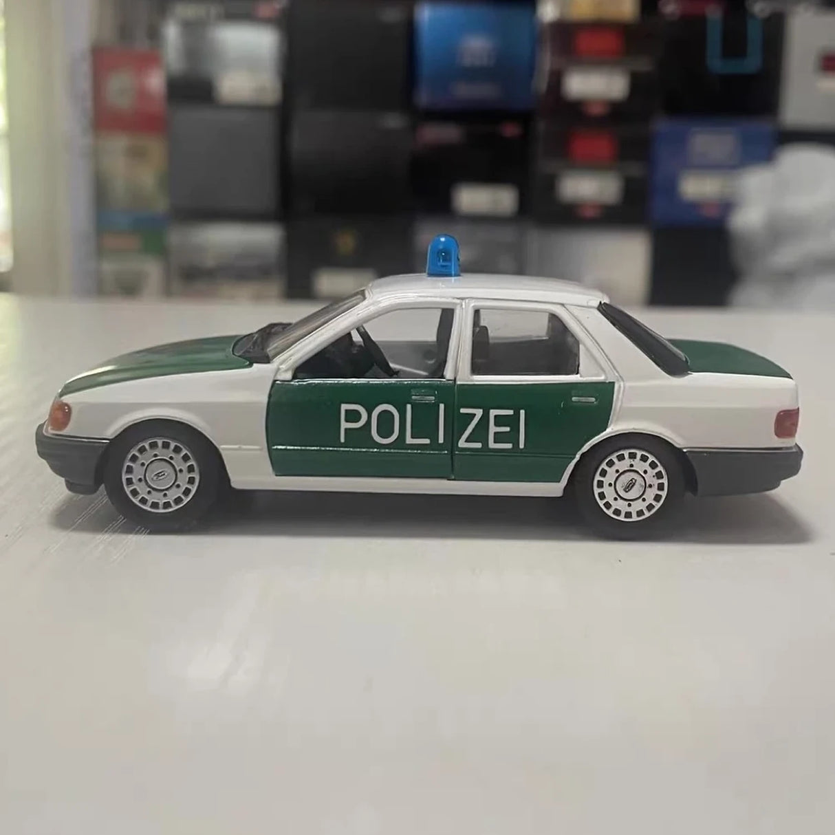 Schabak Ford 1980 Sierra Polize 1:43 – Collectible Diecast Model Die-Cast