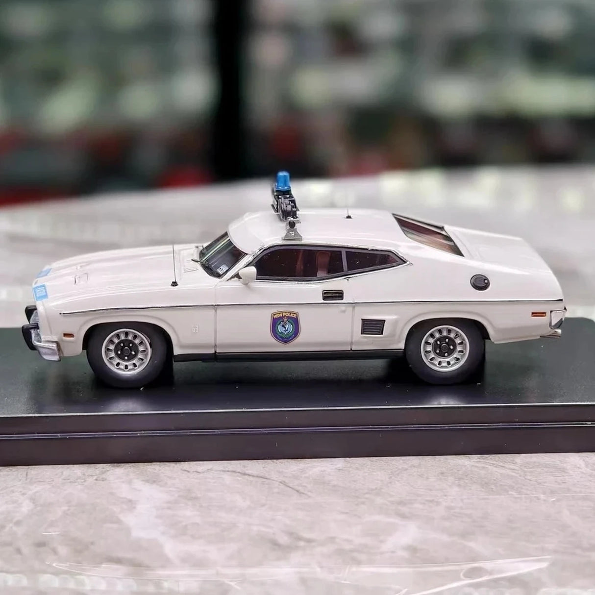 Signal 1 Ford 1977 Falcon Police 1:43 – Collectible Resin Model Resin