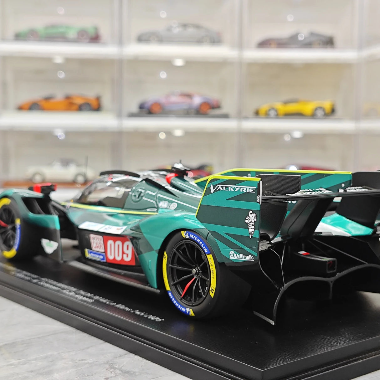 Aston Martin 2025 Valkyrie AMR-LMH #009 1:18 modello collezionabile in resina di Spark - vista 6