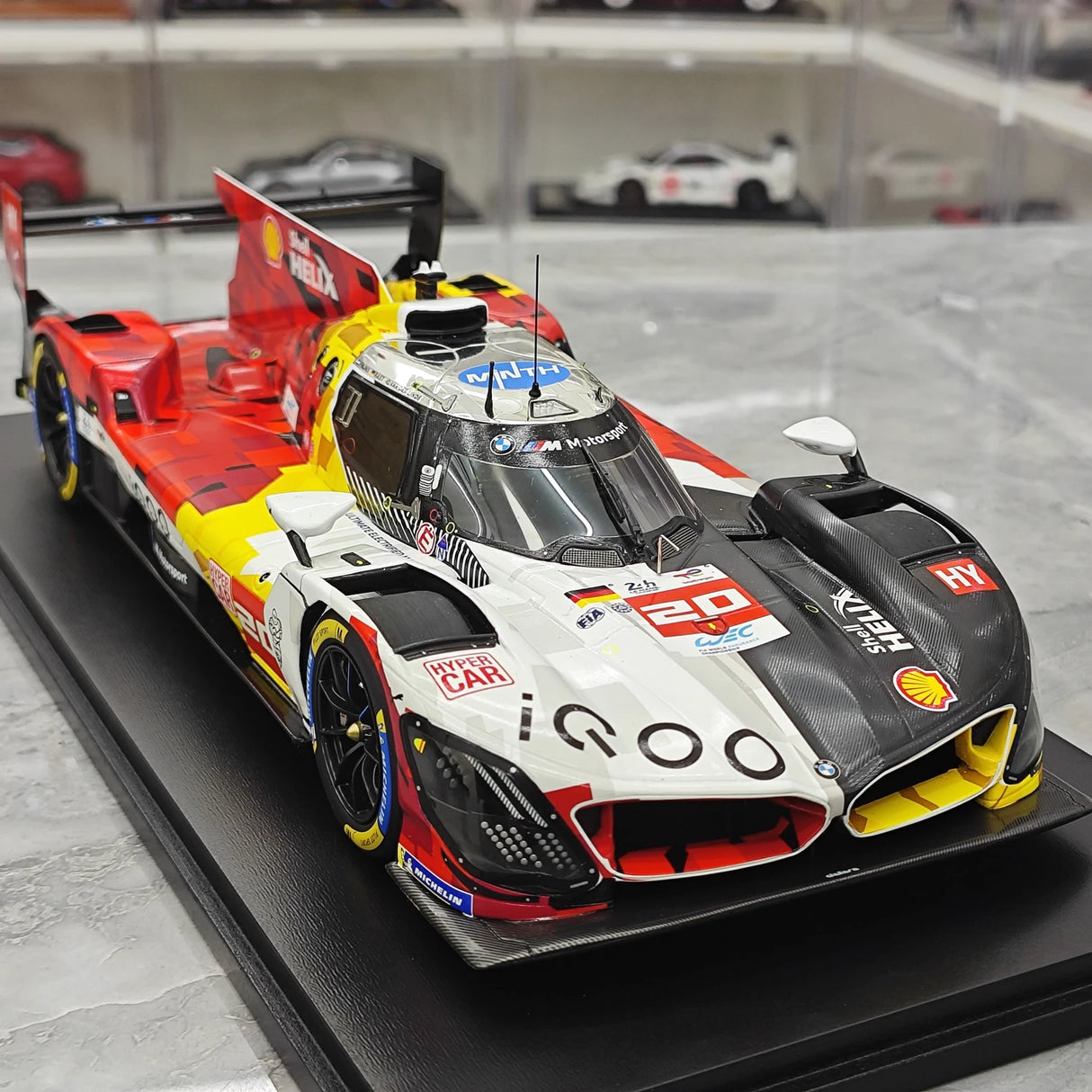 BMW 2025 M Hybrid V8 BMW M Team WRT #20 modello collezionabile in resina 1:18 di Spark - vedi 10