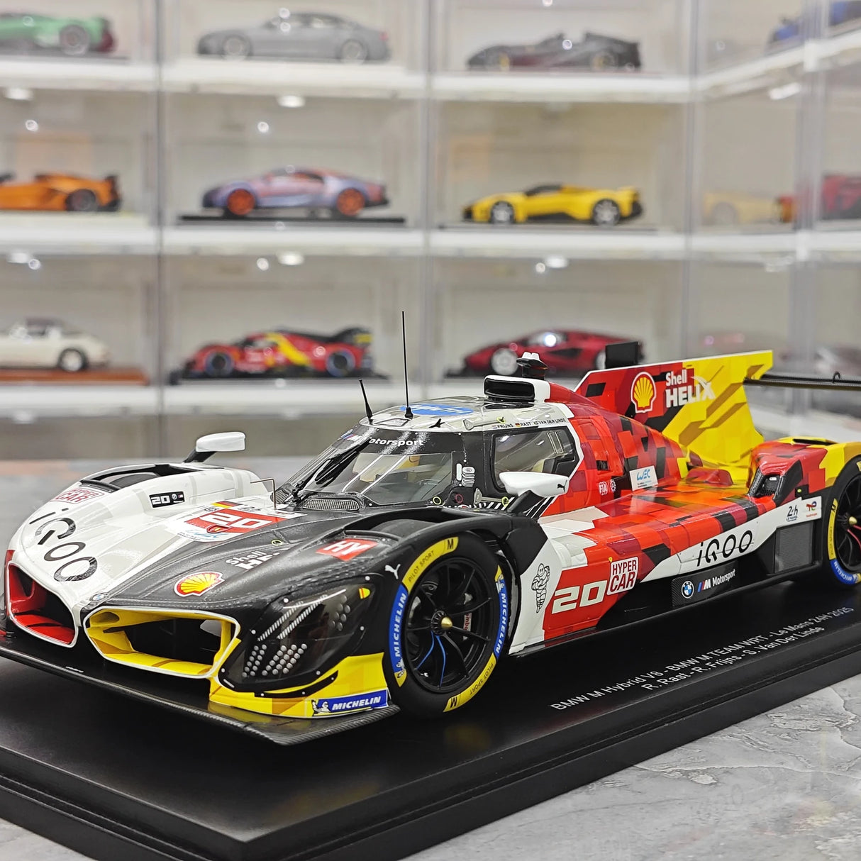BMW 2025 M Hybrid V8 BMW M Team WRT #20 1:18 modello collezionabile in resina di Spark - vedi 3