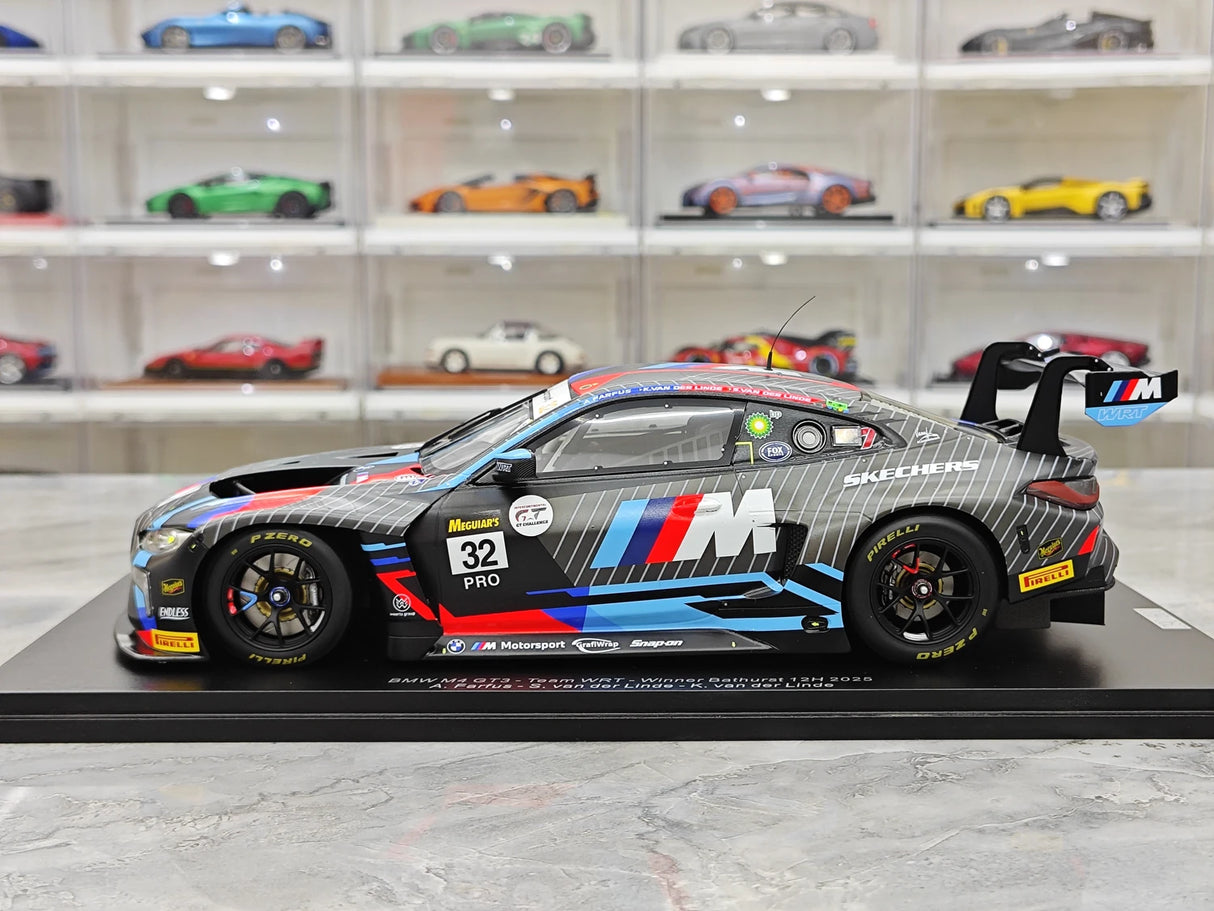 BMW 2025 M4 GT3 EVO #32 1:18 Winner Bathurst modello collezionabile in resina 12h di Spark - vista 5