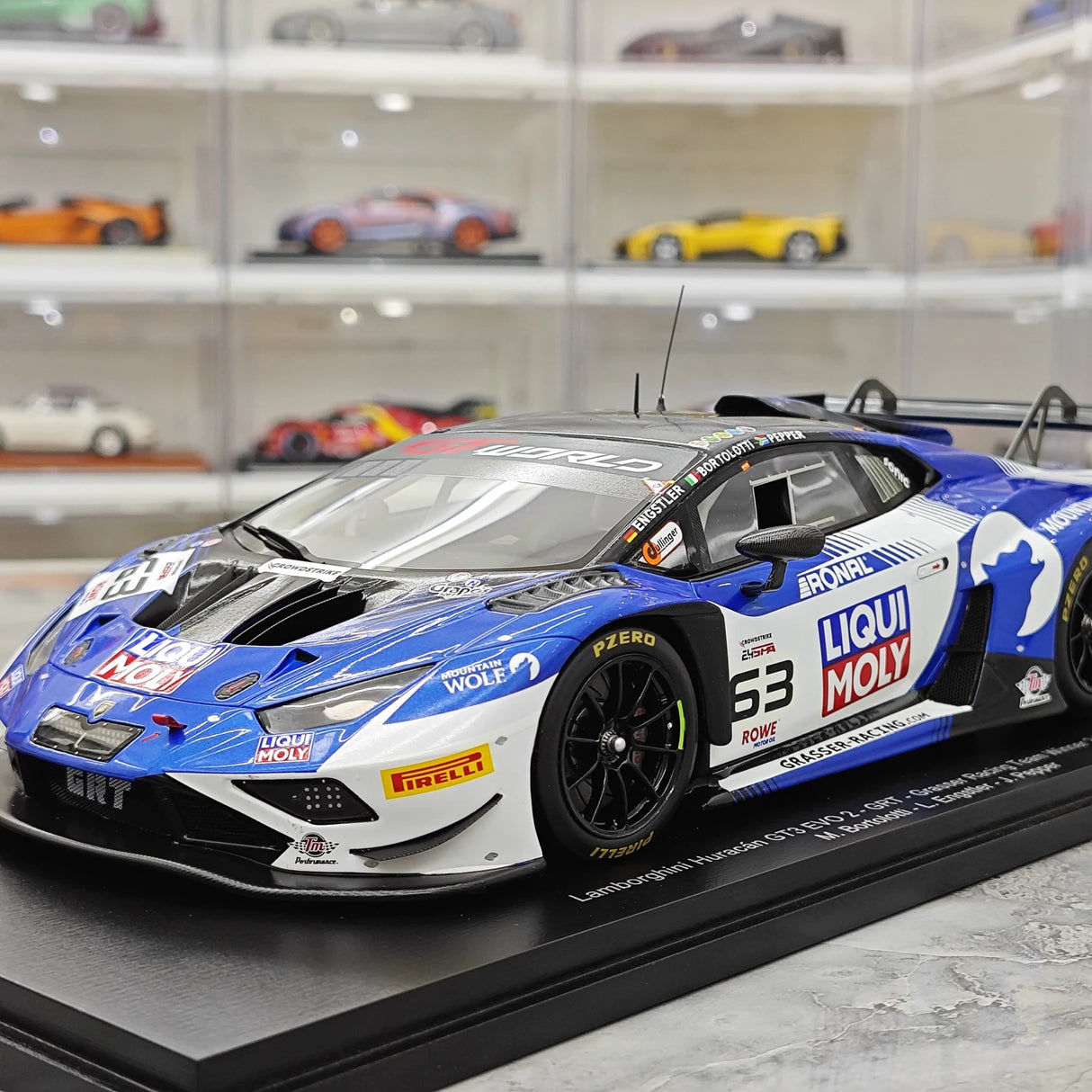 Lamborghini 2025 Huracan GT3 EVO2 #63 1:18 Voittaja 24h Spa -hartsikeräilymalli Spark :ltä – näytä 3