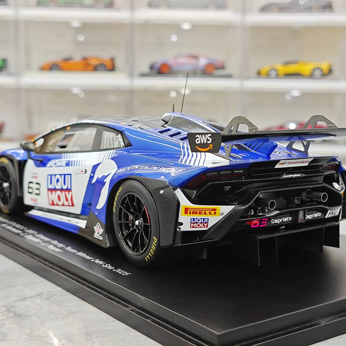 Lamborghini 2025 Huracan GT3 EVO2 #63 1:18 Voittaja 24h Spa -hartsikeräilymalli Spark :ltä – näytä 6