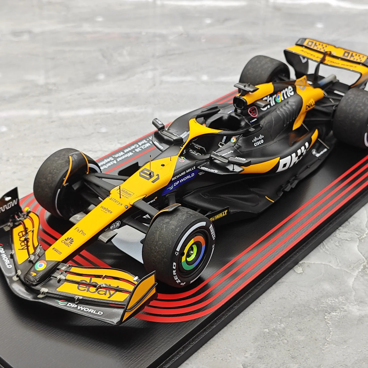 1:18 McLaren 2024 MCL38 #81 Azerbaijan GP Oscar Piastri F1 modelo de coche de resina de Spark - ver 4