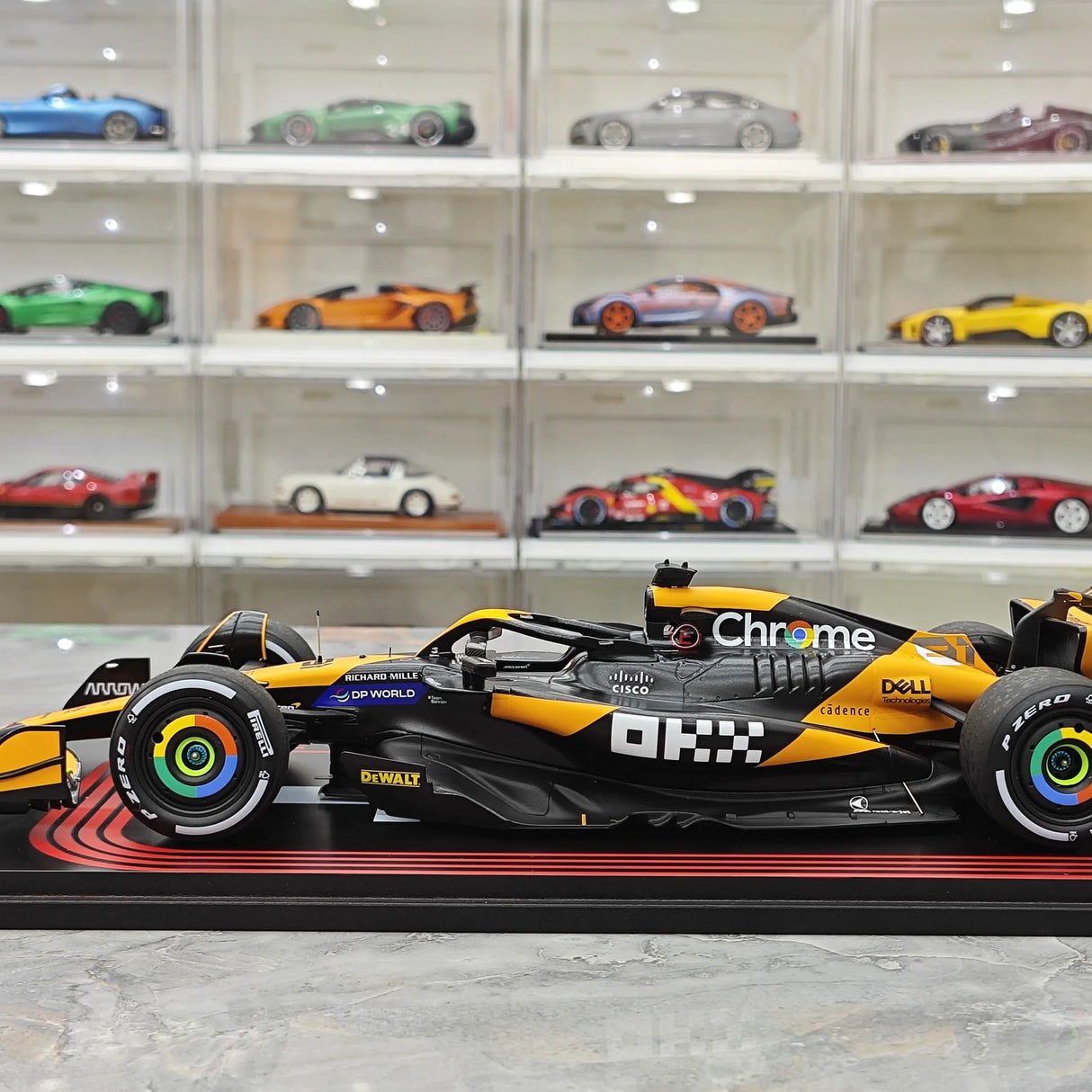 1:18 McLaren 2024 MCL38 #81 Azerbaijan GP Oscar Piastri F1 modelo de coche de resina por Spark - ver 5