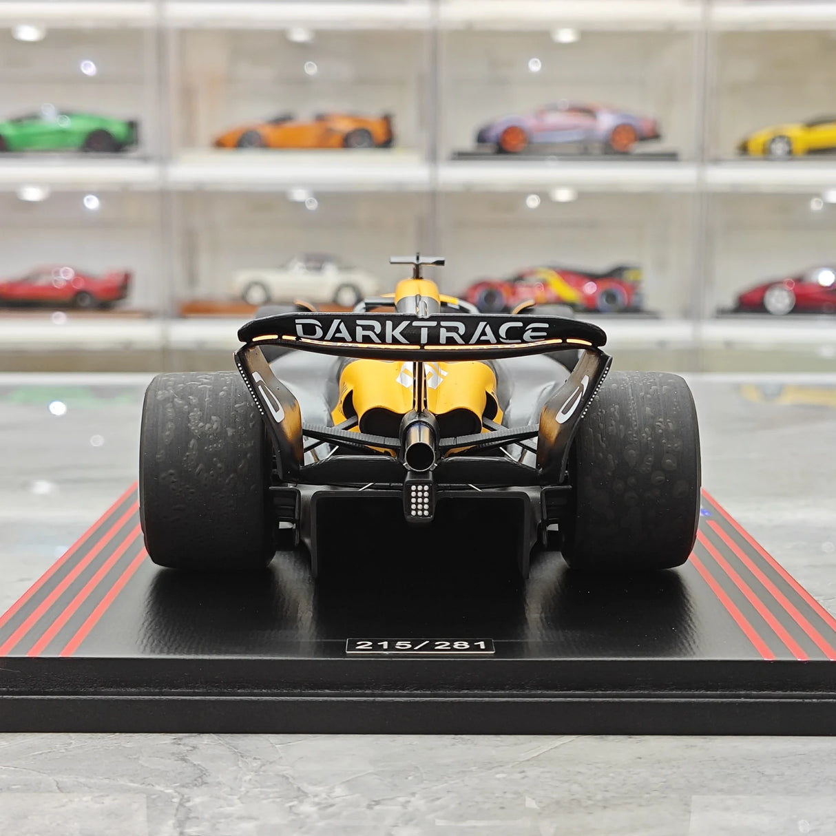 1:18 McLaren 2024 MCL38 #81 Azerbaijan GP Oscar Piastri F1 modelo de resina de Spark - ver 7